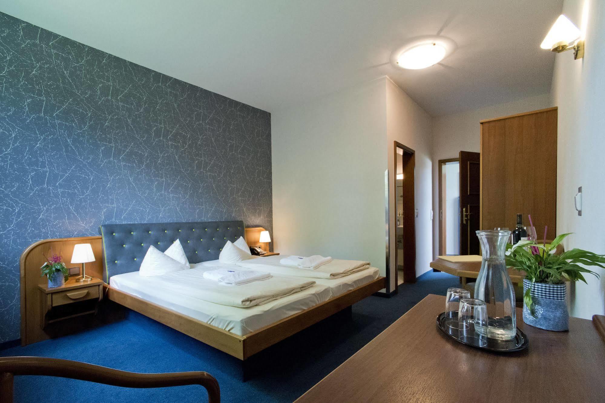 Rennsteighotel Herrnberger Hof Нойхаус ам Ренвег Екстериор снимка