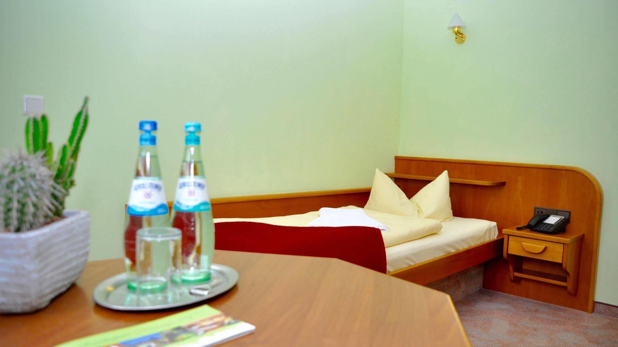 Rennsteighotel Herrnberger Hof Нойхаус ам Ренвег Екстериор снимка