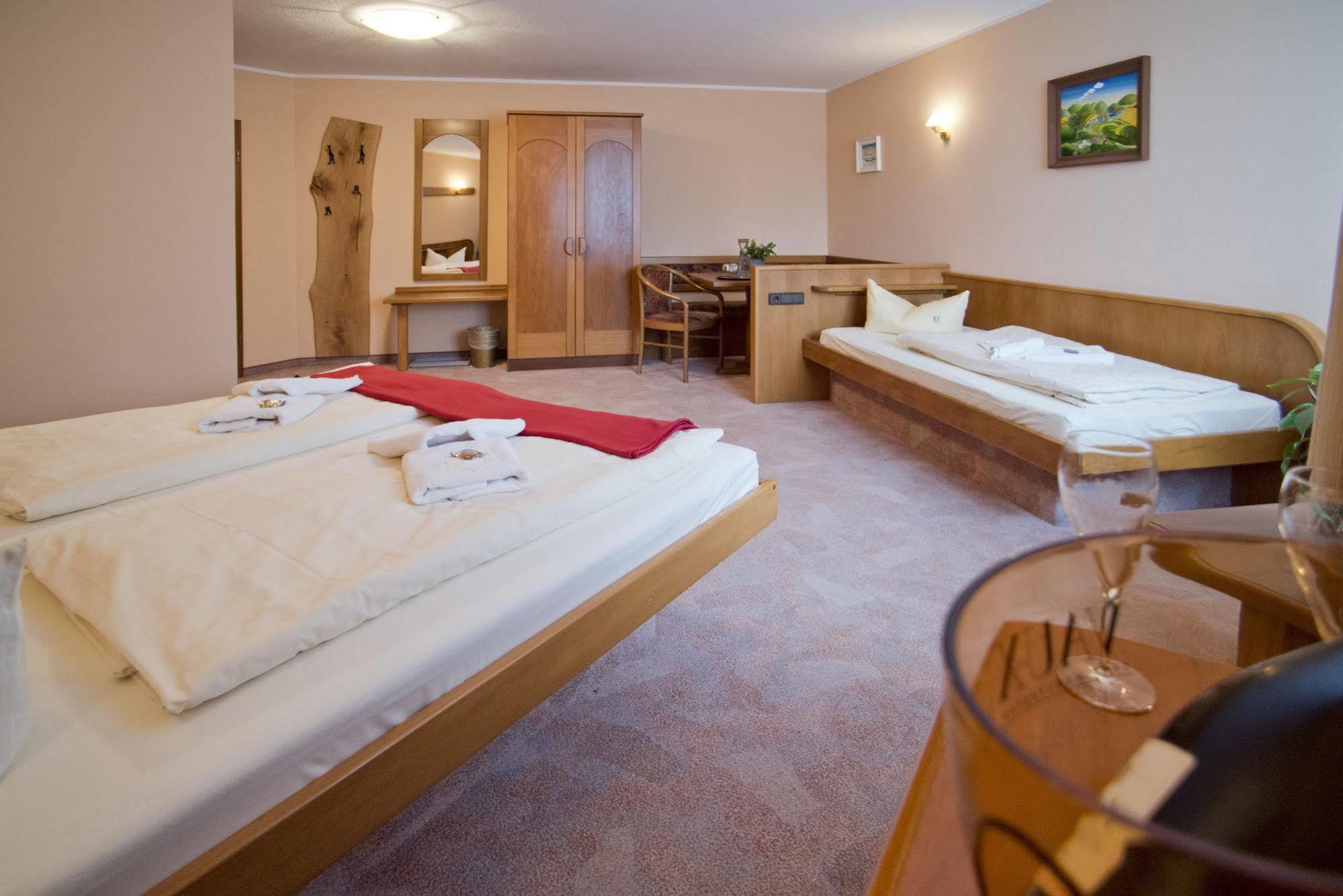 Rennsteighotel Herrnberger Hof Нойхаус ам Ренвег Екстериор снимка