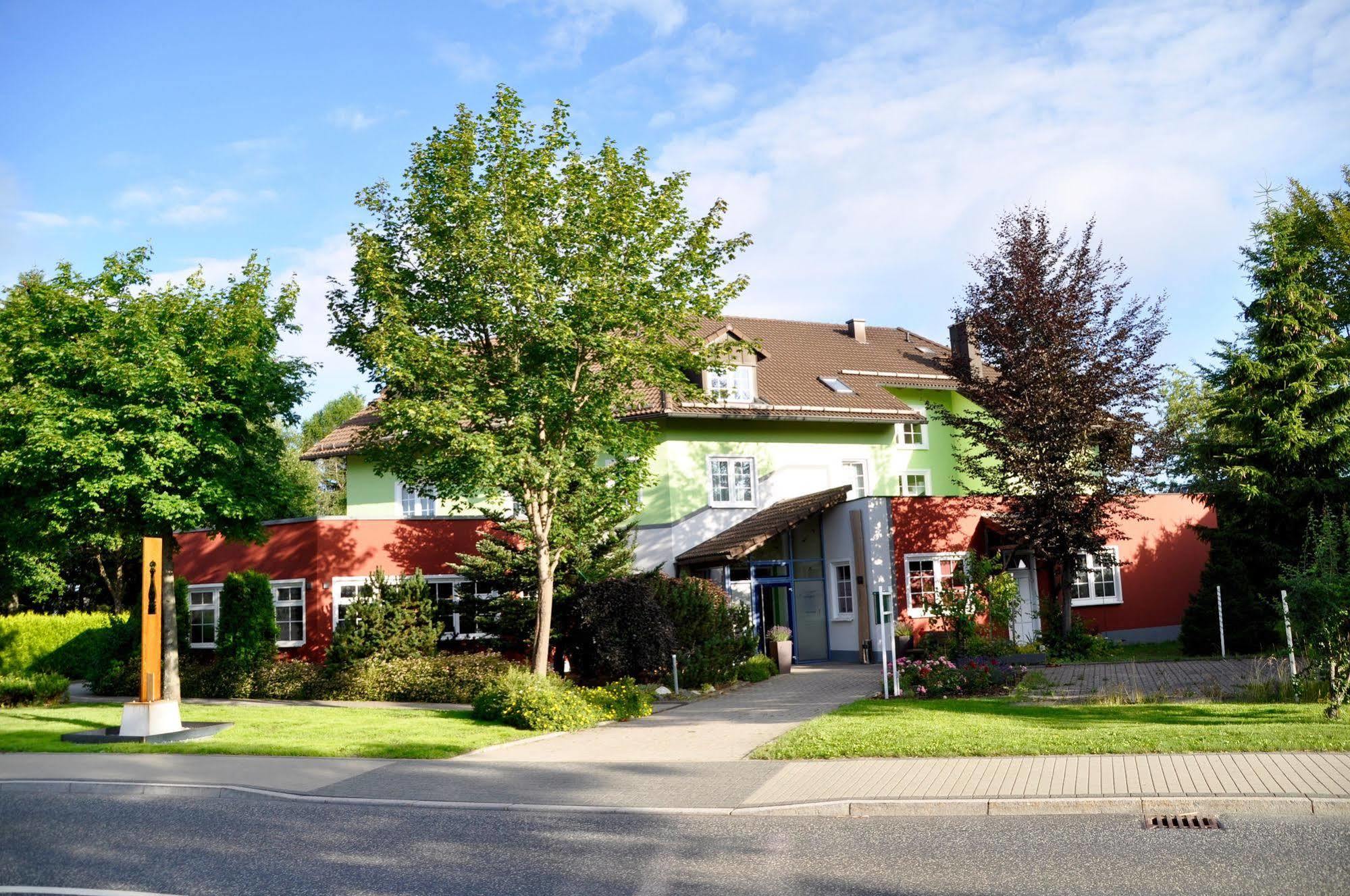 Rennsteighotel Herrnberger Hof Нойхаус ам Ренвег Екстериор снимка